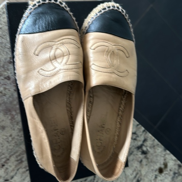 Beige Black Chanel shoes - Picture 2 of 9